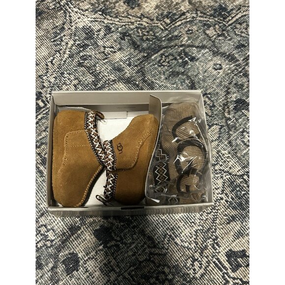 NEW UNISEX INFANT 0/1 0-6 MONTHS CHESTNUT UGG BABY TASMAN SLIPPERS & BEANIE - Picture 5 of 6